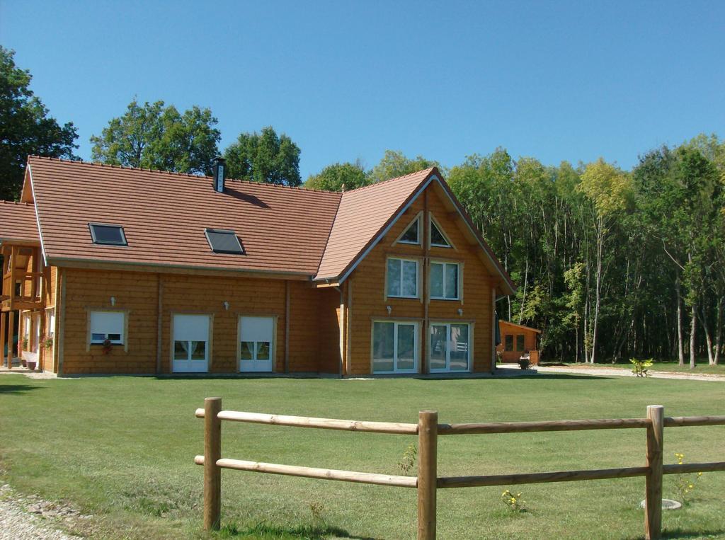 לינה וארוחת בוקר Mers-sur-Indre Le Chalet Des 4 Saisons מראה חיצוני תמונה
