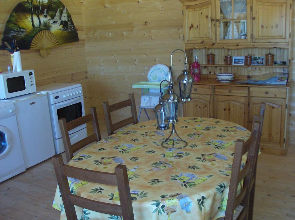 לינה וארוחת בוקר Mers-sur-Indre Le Chalet Des 4 Saisons מראה חיצוני תמונה
